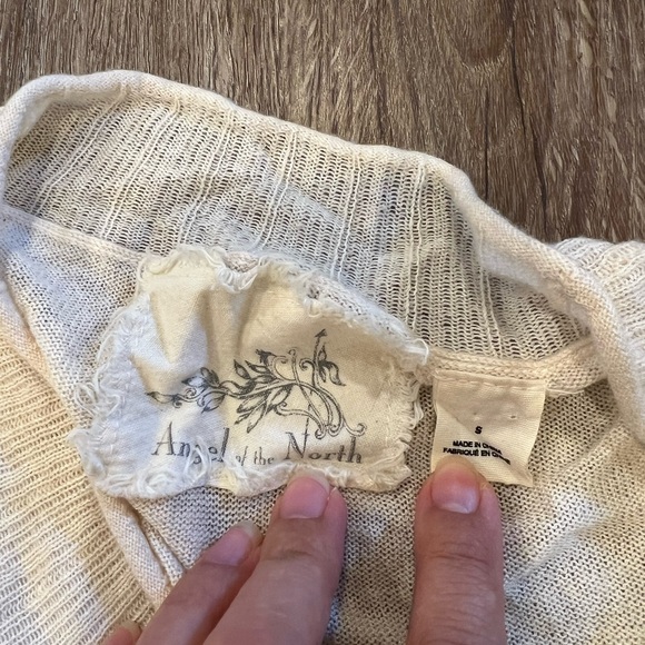 Angle of the North Cream Sweater crochet, braiding and lace appliqués - Picture 7 of 8